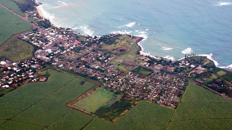 P1020792 Passing over Paia on the approach to Kahului